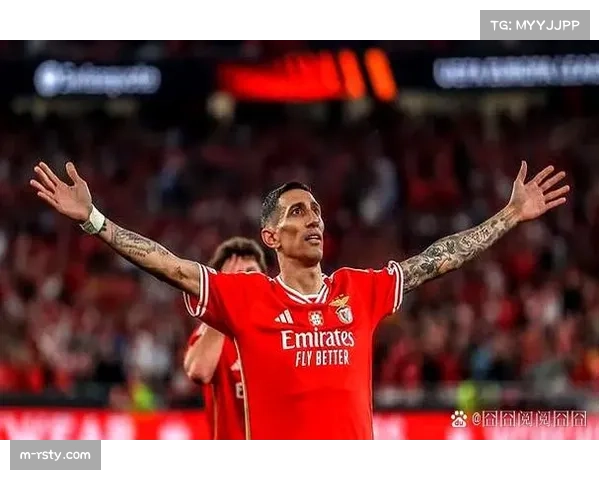 本菲卡对阵切尔西,主队上半场凭借两次精准的底线倒三角传中取得领先 本菲卡对阵切尔西,主队上半场凭借两次精准的底线倒三角传中取得领先